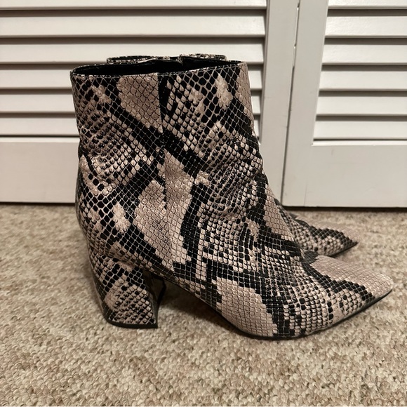 Marc Fisher Retire Snakeskin Booties - Size 9 - Picture 2 of 10